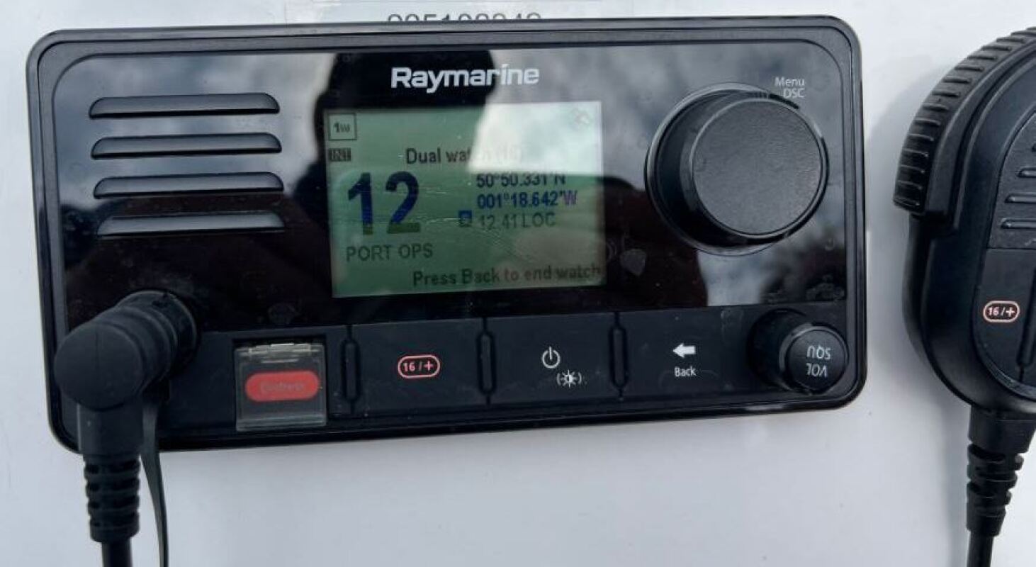 Raymarine VHF Radio