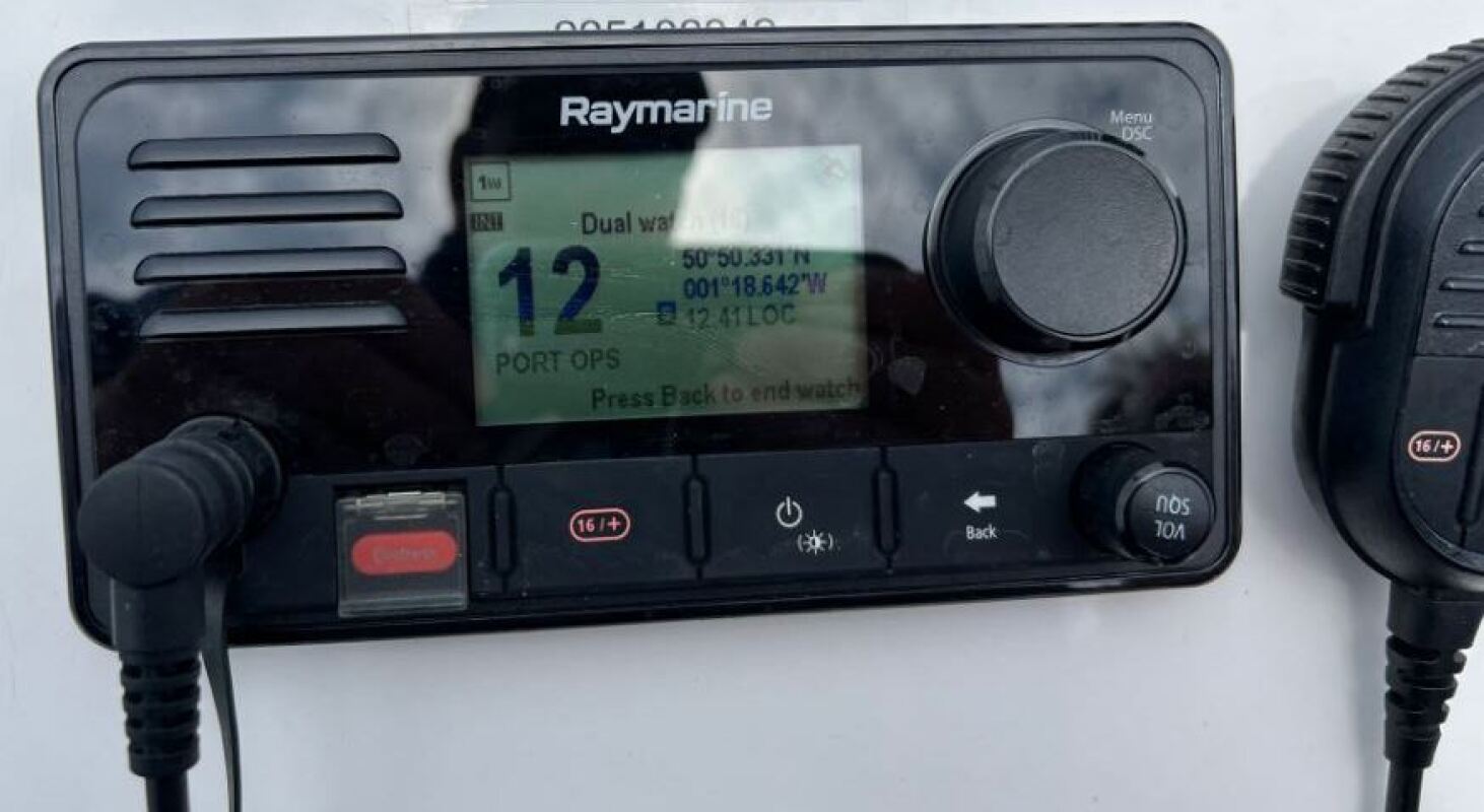 Raymarine VHF Radio Raymarine VHF Radio